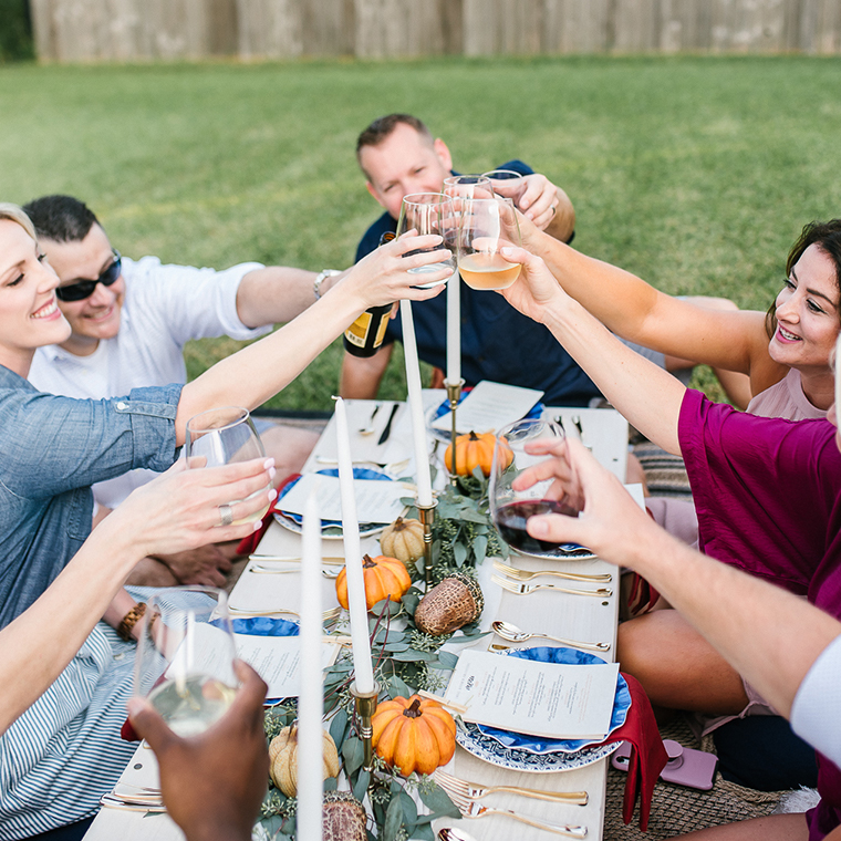 Friendsgiving: How to Throw a Successful Dinner Party