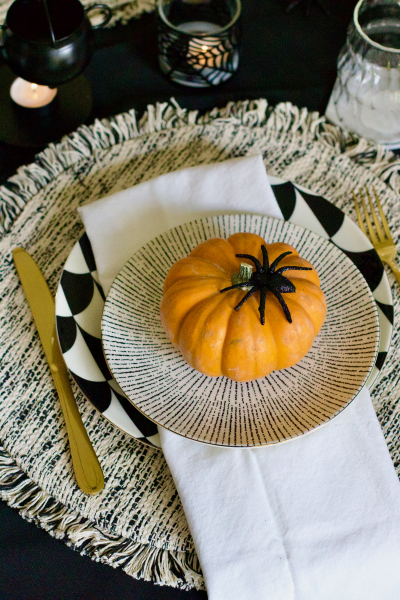 How to Create the Perfect Chic Halloween Table